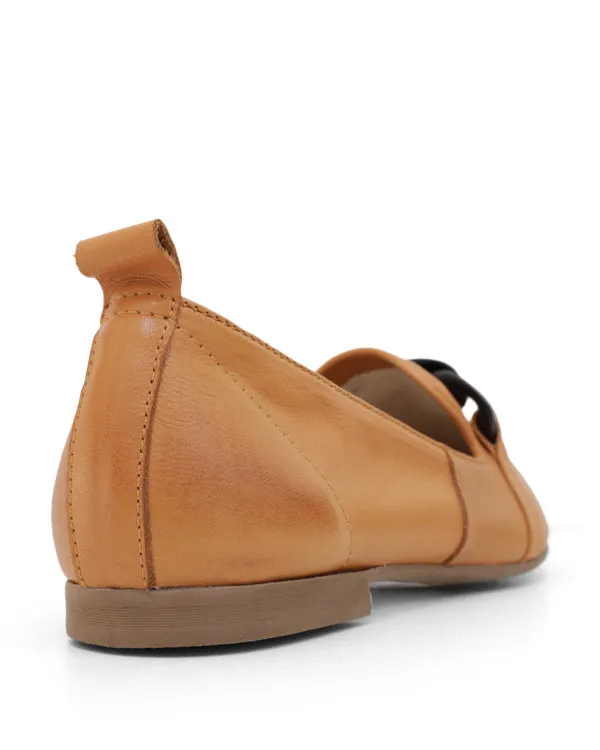 BUENO BAKER FLAT SHOES