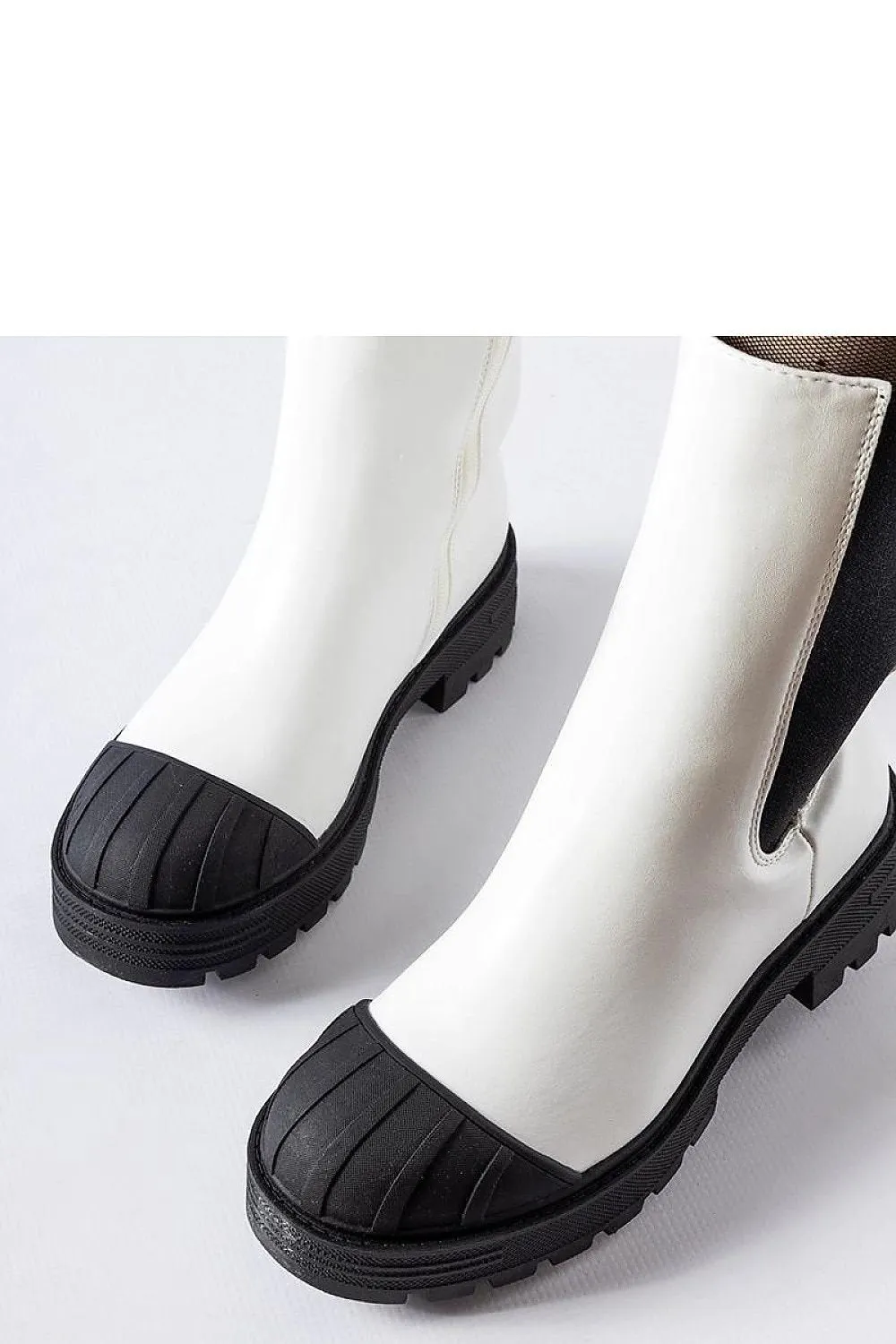 White classic insulated sable boots